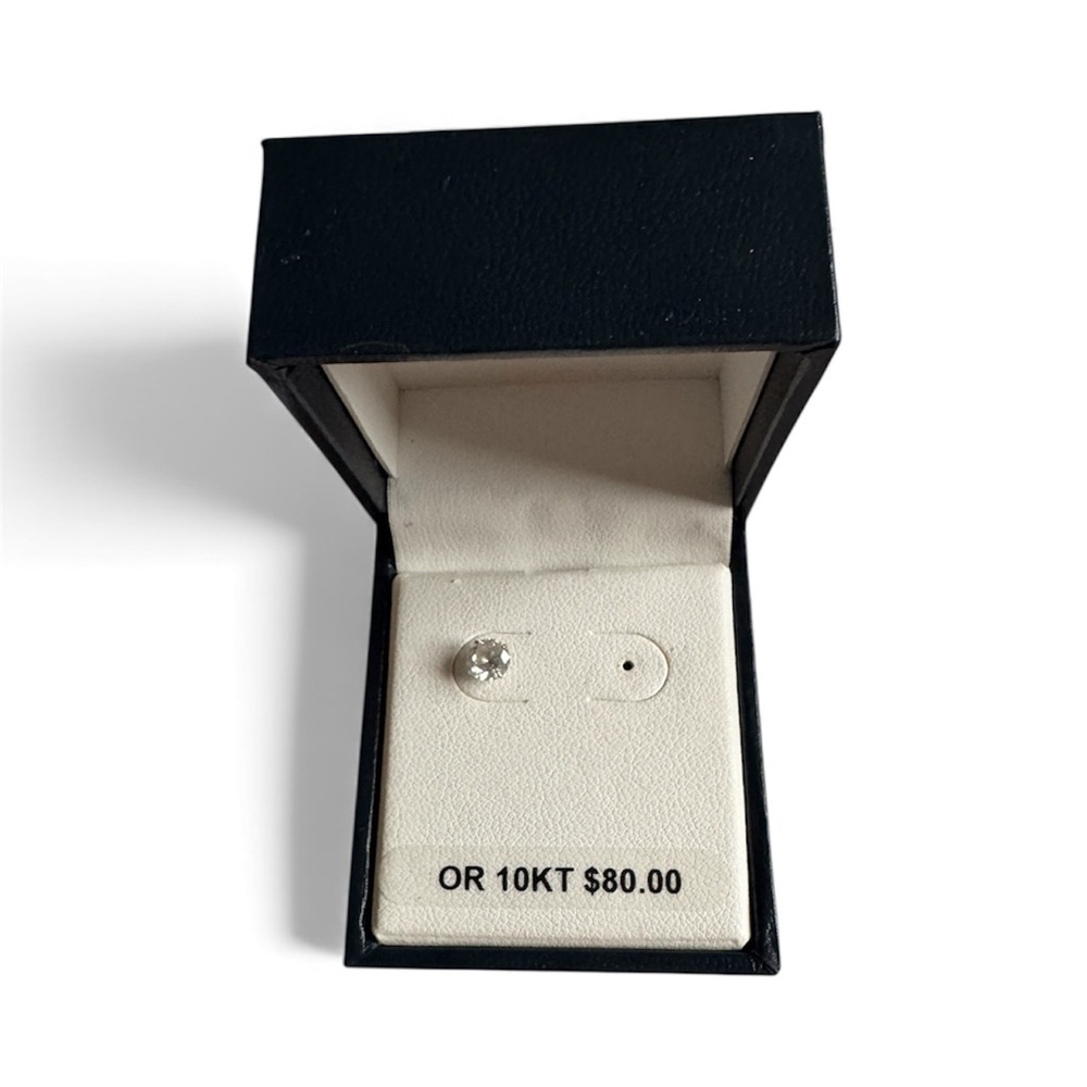 One 10k white gold  Stud Earrings